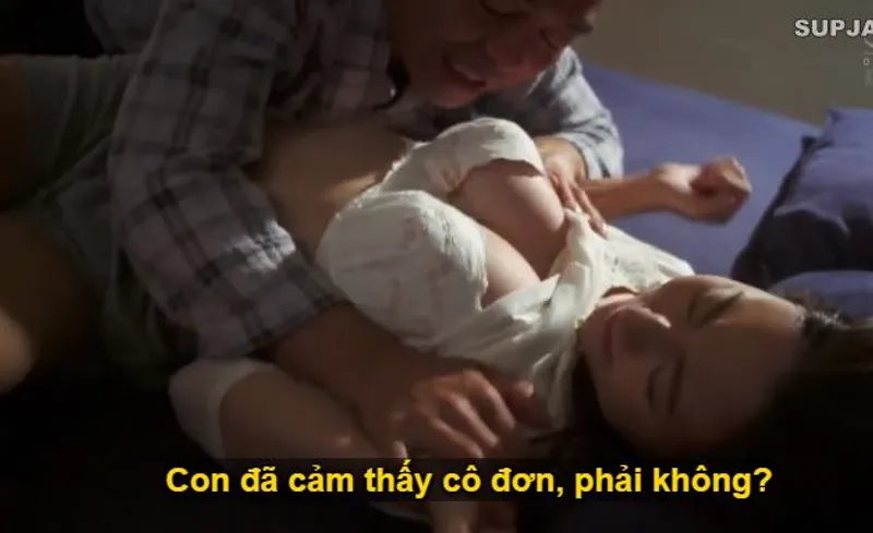 Thấy con trai mãi mê công việc để bạn gái của con trai cô đơn, bố ông xã làm liều đè nện con dâu